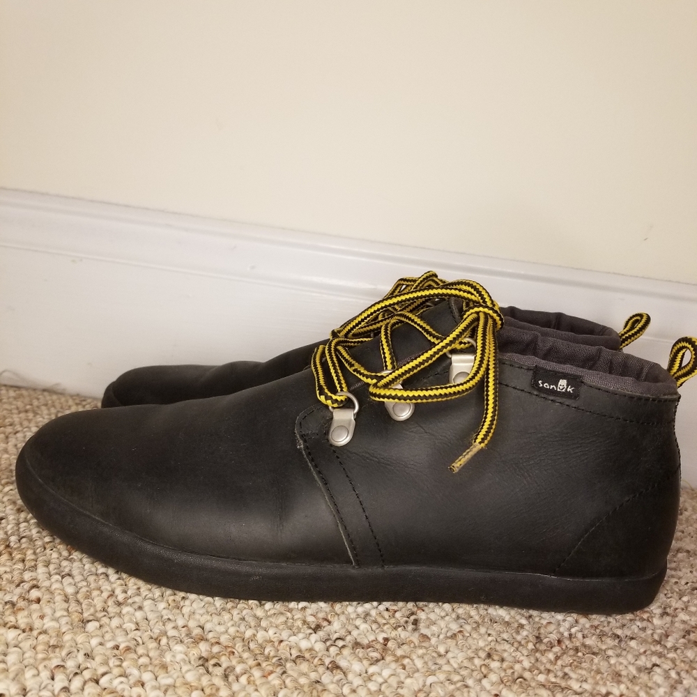 Sanuk leather low tops with wool interior